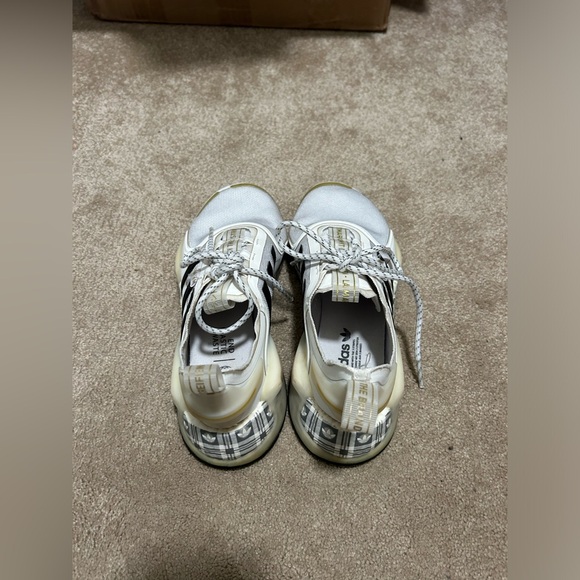 size 7 gray adidas sneakers! - Picture 3 of 4